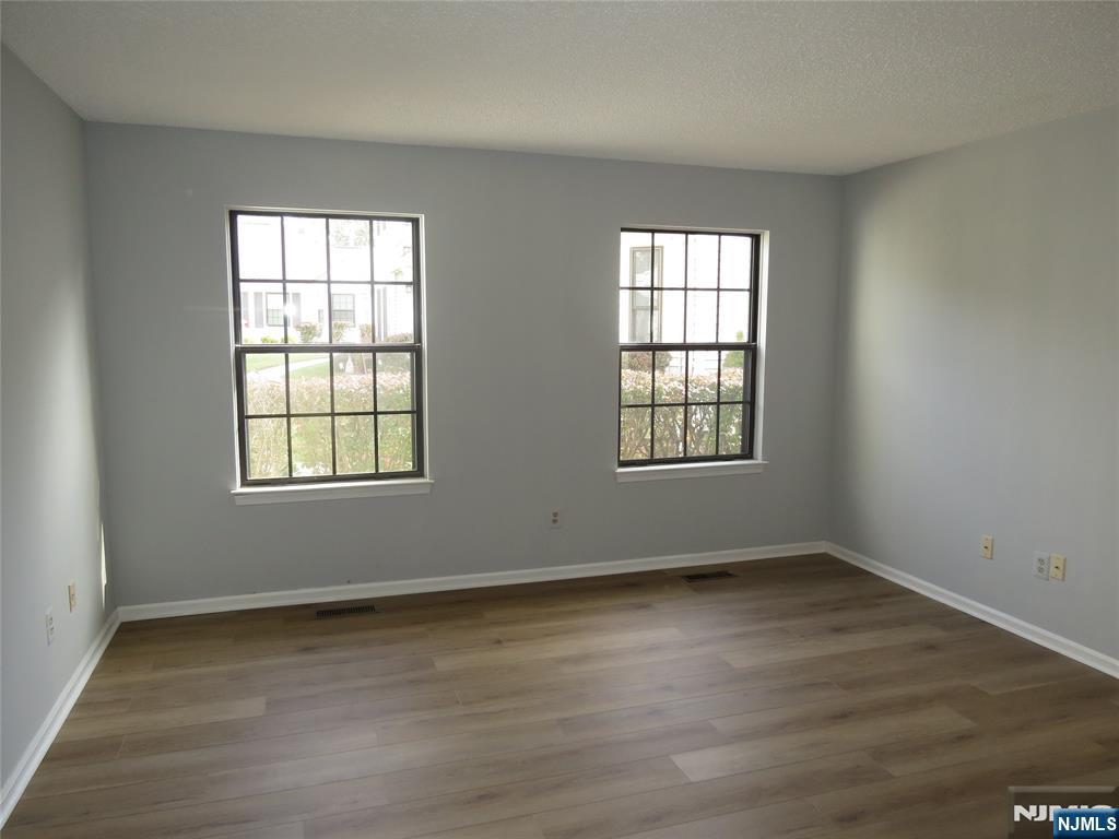 Mahwah, New Jersey 07430, United States, 2 Bedrooms Bedrooms, ,1 BathroomBathrooms,Residential,Active,234808