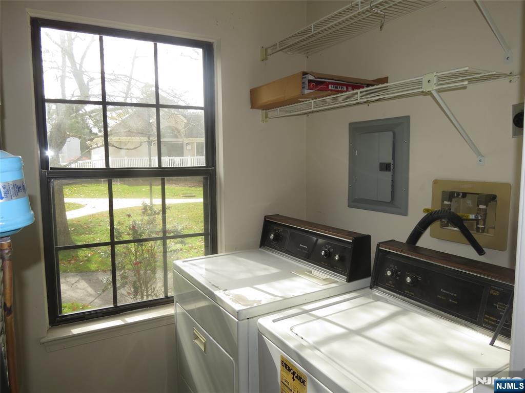 Mahwah, New Jersey 07430, United States, 2 Bedrooms Bedrooms, ,1 BathroomBathrooms,Residential,Active,234808