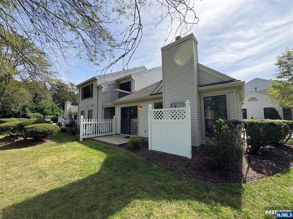 Mahwah, New Jersey 07430, United States, 2 Bedrooms Bedrooms, ,1 BathroomBathrooms,Residential,Active,234808