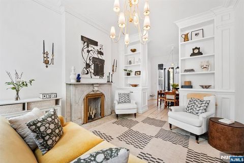 Photo of 633 Jersey Avenue, Jersey City, NJ 07302 (MLS # 26010778)