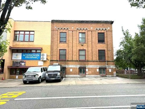 Photo of 2000 West ST, Union City, NJ 07087 (MLS # 26019678)