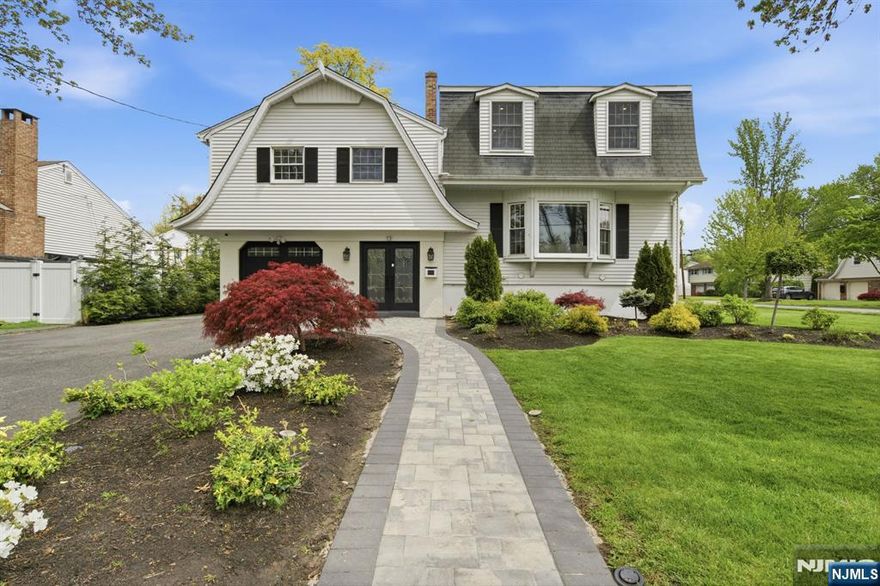 Meticulously maintained three tiered Sugar Maple Split showcasing elevated finishes throughout, offering a true move-in ready experience. Designed with seamless living and entertaining spaces, the home features a natural flow across the main levelâ€”ideal for both everyday living and hosting. The private primary suite provides a comfortable retreat, complete with a well-appointed ensuite and a spacious walk-in closet, along with ample storage throughout. Set on a desirable corner lot, this corner property offers a rare spacious rear yardâ€”perfectly suited for outdoor living and entertaining.