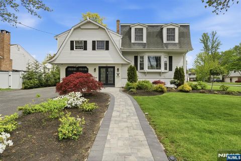 Photo of 13 Dogwood Court, Paramus, NJ 07652 (MLS # 26015154)