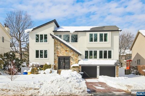 Photo of 11 Hudson Ter, Englewood Cliffs, NJ 07632 (MLS # 26004817)