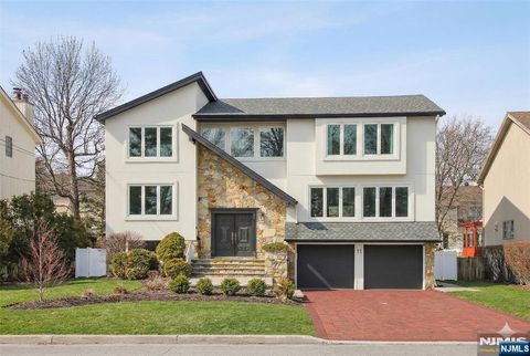 Photo of 11 Hudson Ter, Englewood Cliffs, NJ 07632 (MLS # 26004817)