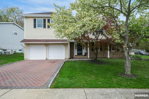 Photo of 45 Holyoke Court, Wayne, NJ 07470 (MLS # 26019193)