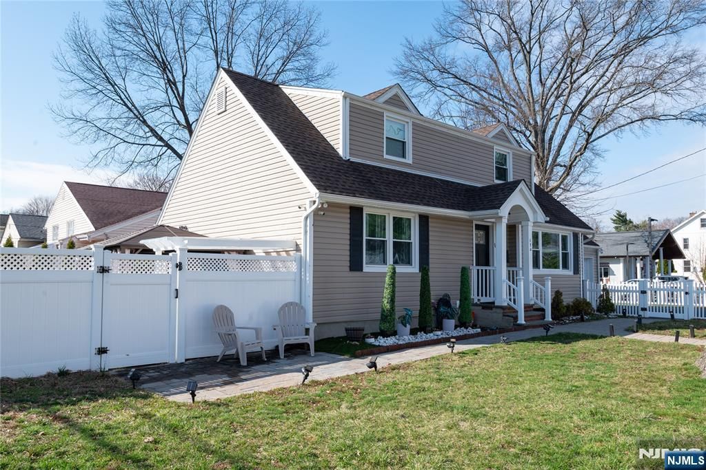 Photo of 170 Tenafly Road, Englewood, NJ 07631 (MLS # 26015466)