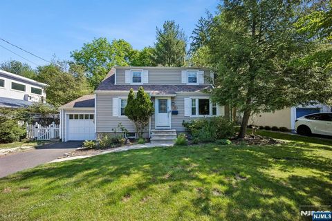 Photo of 59 Delmar Ave, Cresskill, NJ 07626 (MLS # 26019723)