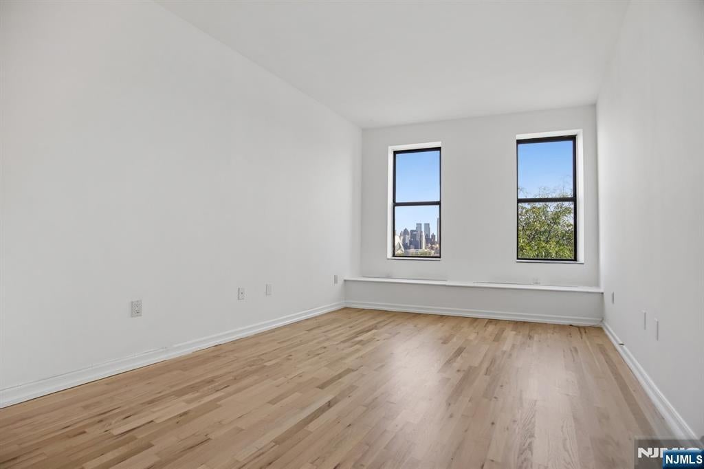 849 Boulevard 4D