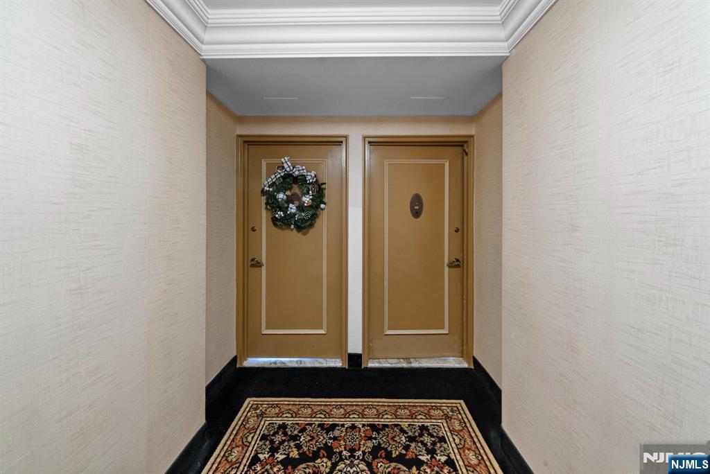 2000 Linwood Avenue 9W