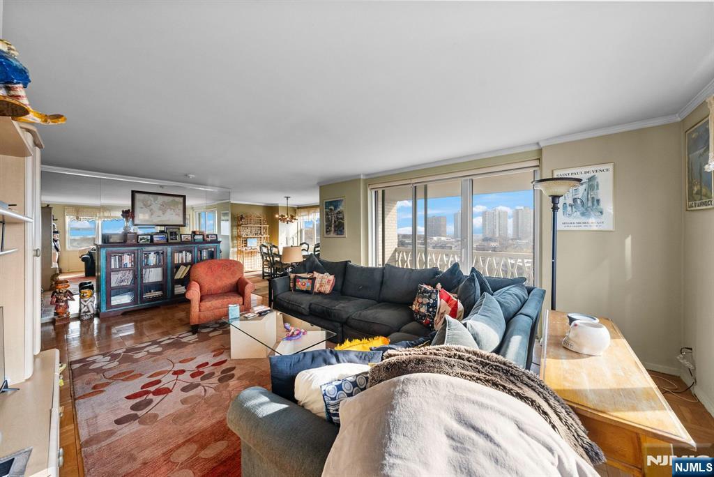 2000 Linwood Avenue 9W