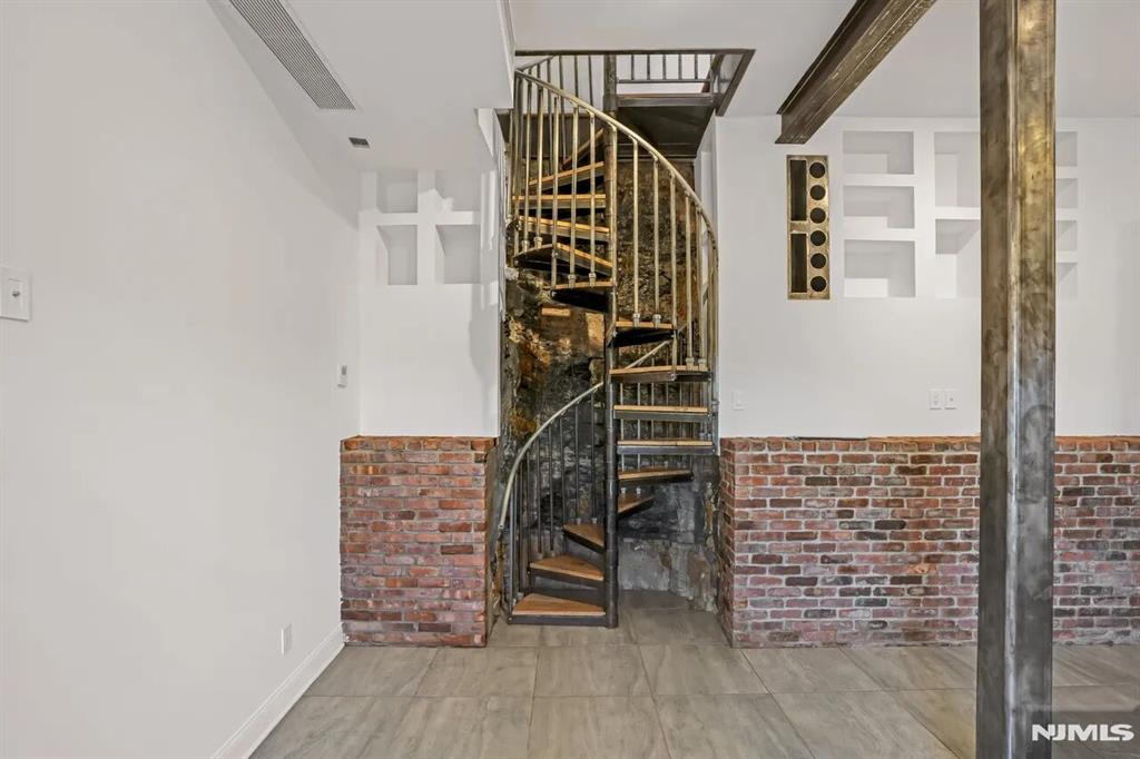 9009 Riverside Place 1