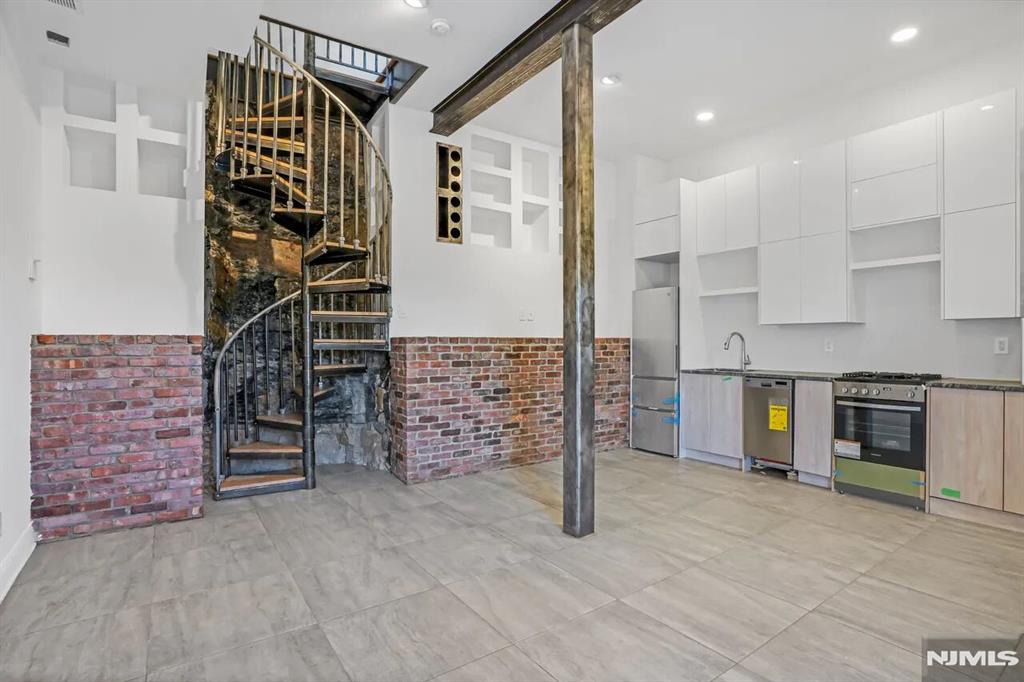 9009 Riverside Place 1