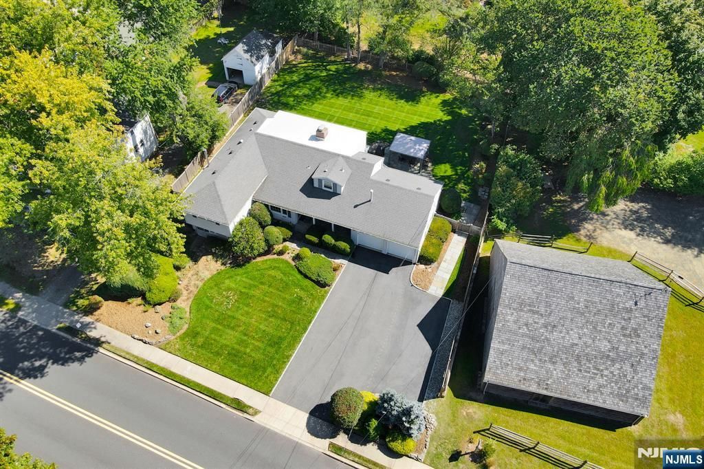 Photo of 17 Pascack Road, Park Ridge, NJ 07656 (MLS # 26003743)