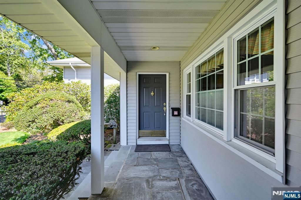 Photo of 17 Pascack Road, Park Ridge, NJ 07656 (MLS # 26003743)