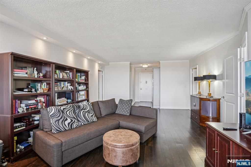 Photo of 1530 Palisade Avenue #8M, Fort Lee, NJ 07024 (MLS # 26007845)