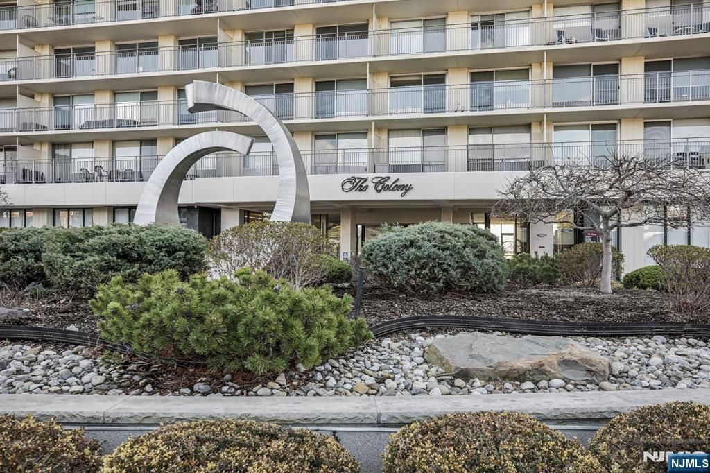 Photo of 1530 Palisade Avenue #8M, Fort Lee, NJ 07024 (MLS # 26007845)