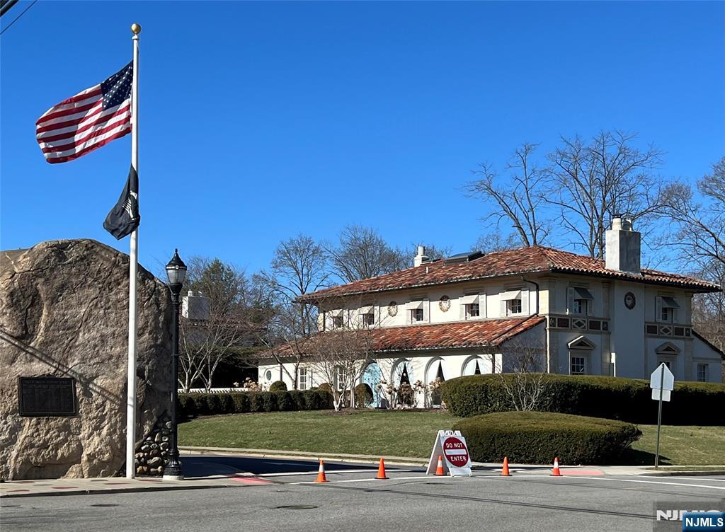 Property for Sale at 600 Doremus Avenue, Glen Rock, New Jersey - Bedrooms: 5 
Bathrooms: 4 
Rooms: 11  - $2,080,000