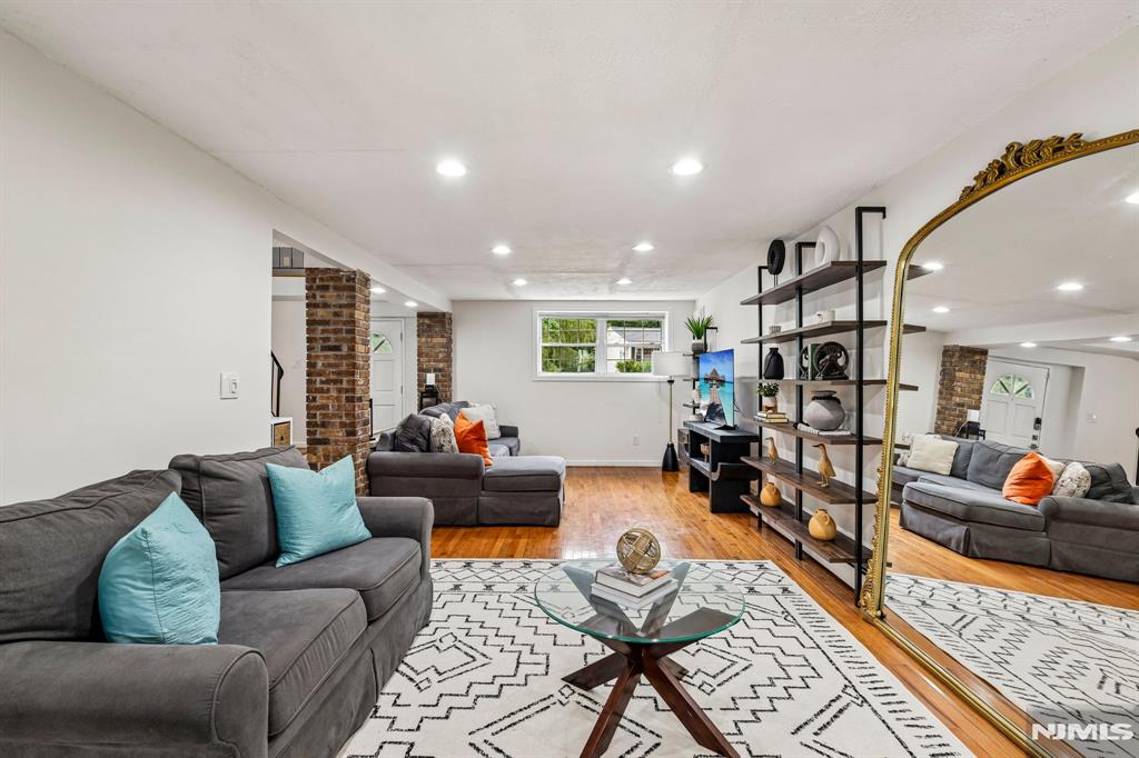 15 Musconetcong Avenue