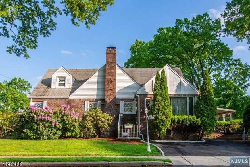 Charming, cozy and lovely all brick home in a great neighborhood, 4BRS,1.5 FBaths, updated kitchen with granite countertops, open concept, enjoy the family room that leads to patio and beautiful side yard. Full finished basement with half bath, central air on 1st and basement. Close to Gregory park, NYC transportation, shopping, schools and house of worship.