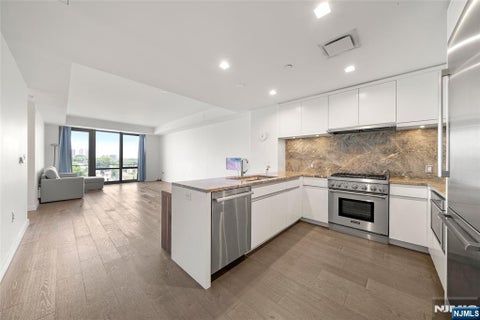 Photo of 320 Adolphus Avenue #1102, Cliffside Park, NJ 07010 (MLS # 26029720)