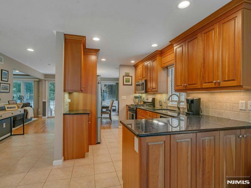 111 Trotters Lane