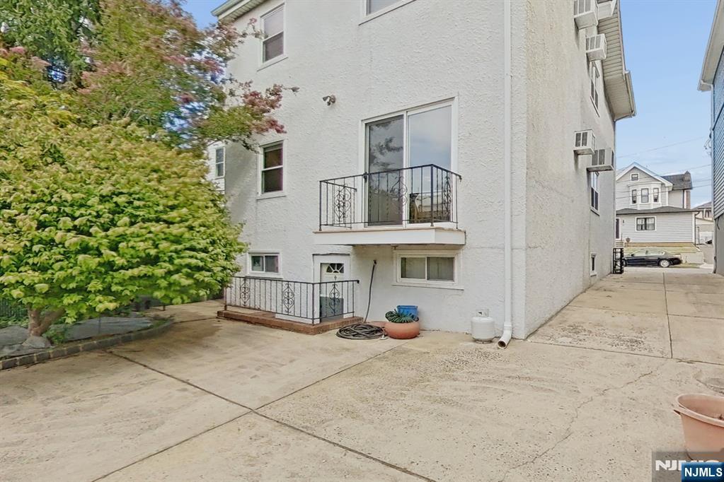 14 Pine Street