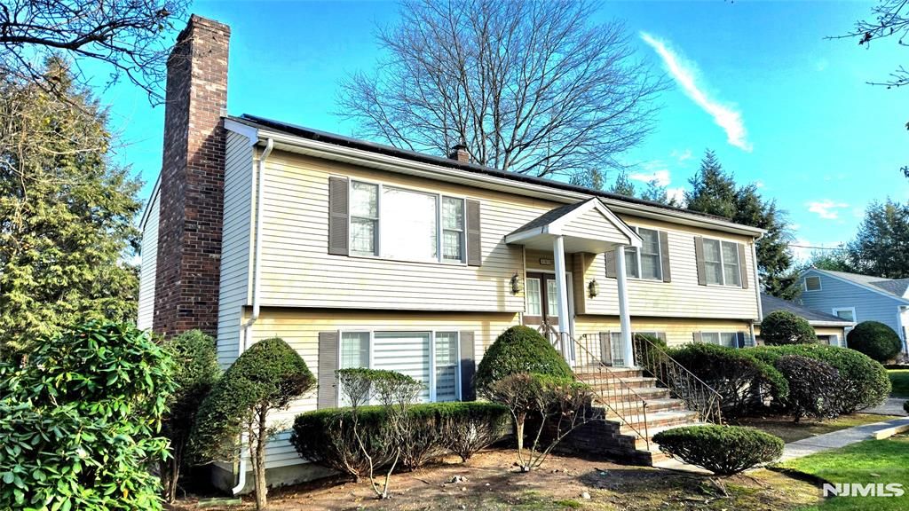 Photo of 101 Glen Avenue, Paramus, NJ 07652 (MLS # 25038686)