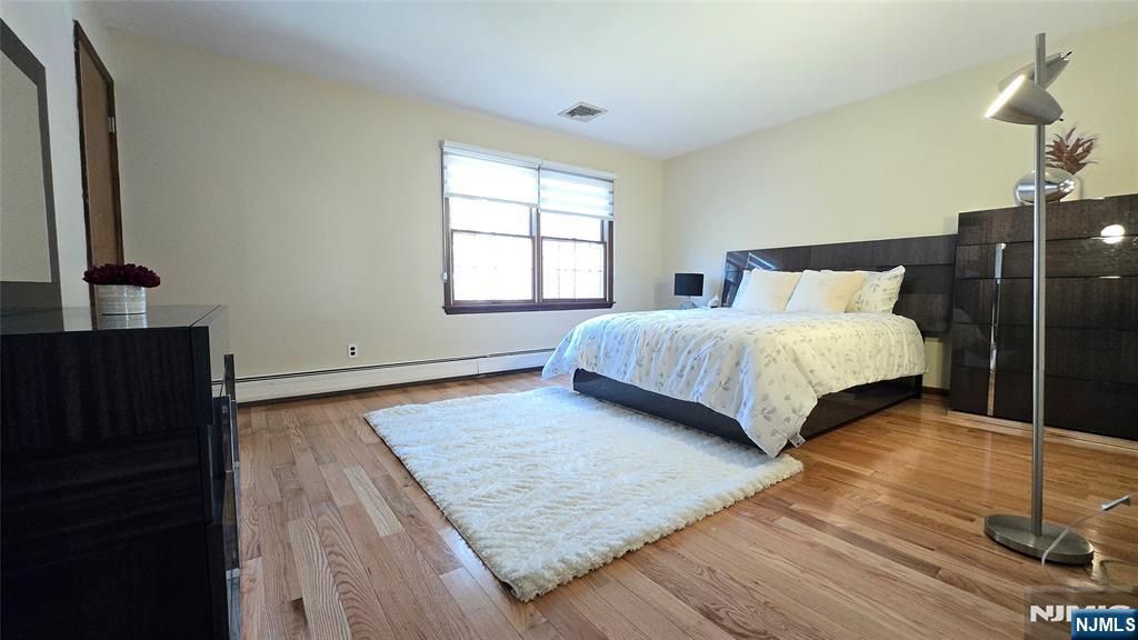 Photo of 101 Glen Avenue, Paramus, NJ 07652 (MLS # 25038686)