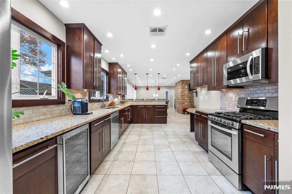 Photo of 40 Eagle Street, North Arlington, NJ 07031 (MLS # 25041904)