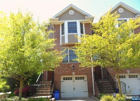 Photo of 2 James Ln, Tenafly, NJ 07670 (MLS # 25039024)