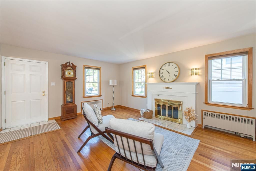 Photo of 11 Monroe Avenue, Roseland, NJ 07068 (MLS # 25036200)