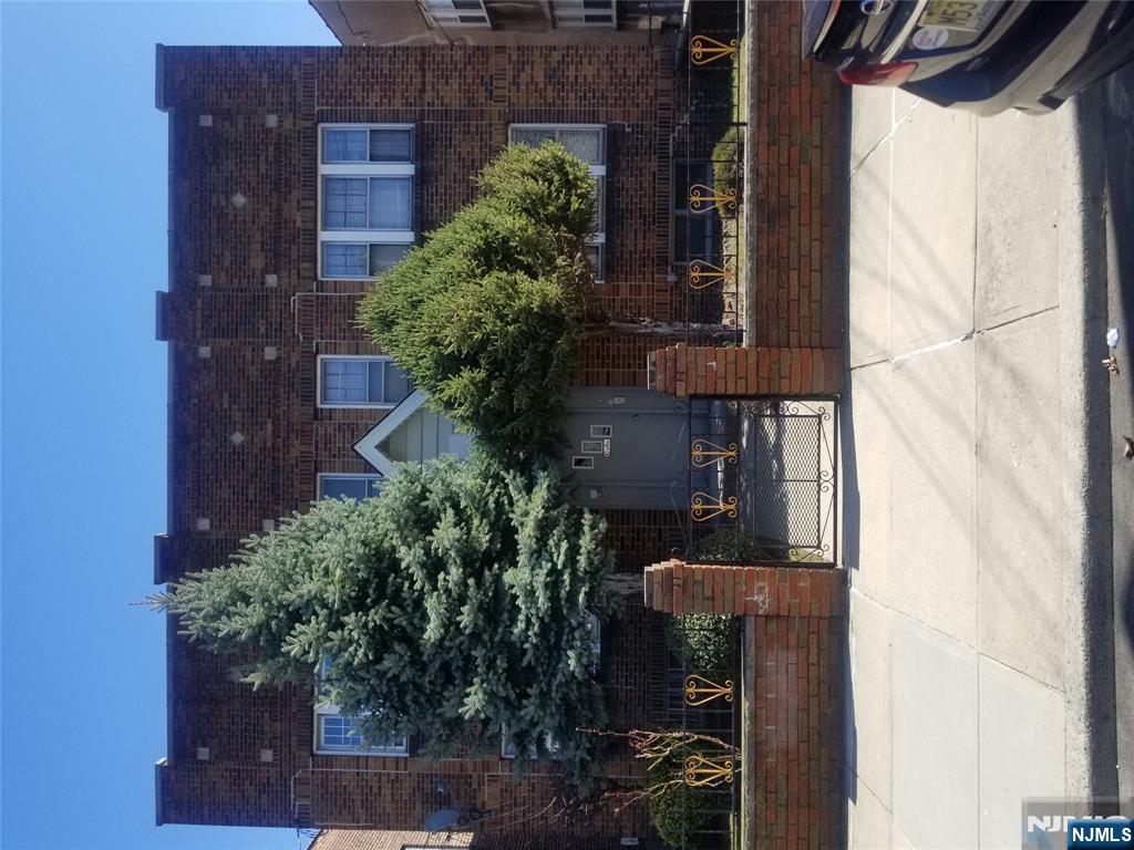 1302 Rutherford 2L, North Arlington, New Jersey - 1 Bedrooms  
1 Bathrooms  
3 Rooms - 