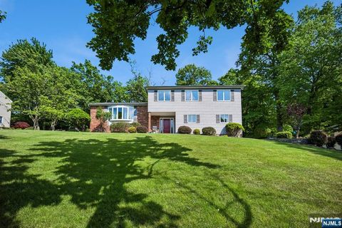 Photo of 17 Stonewall Drive, Livingston, NJ 07039 (MLS # 26018276)