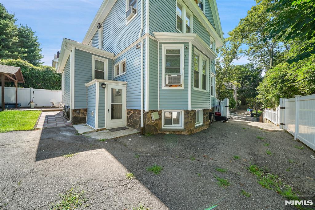103 Fort Lee Road