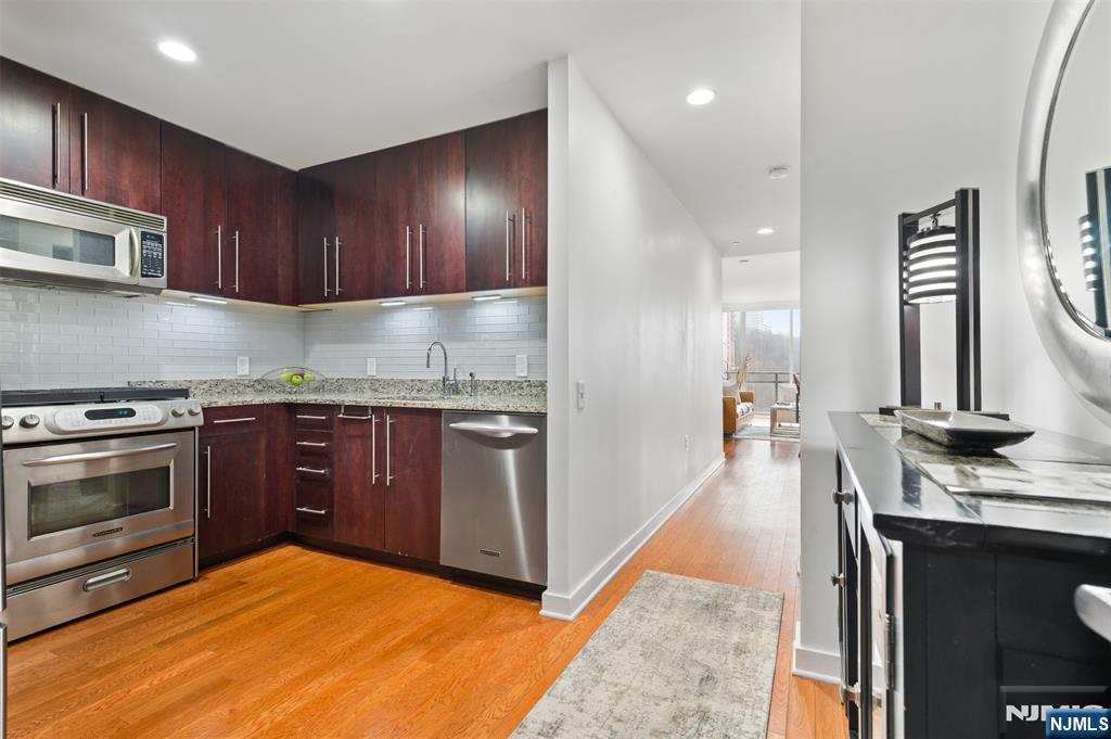 Rental Property at 1017 Hudson Park 1017, Edgewater, New Jersey - Bedrooms: 1 
Bathrooms: 2 
Rooms: 3  - $4,500 MO.