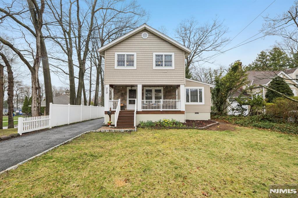 Property for Sale at 210 Webb Avenue, River Edge, New Jersey - Bedrooms: 4 
Bathrooms: 2 
Rooms: 8  - $775,000
