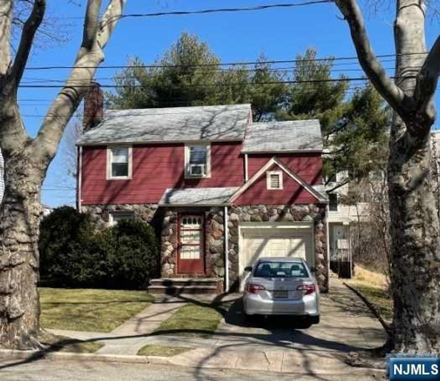 OPPORTUNITY KNOCKS... THIS HOME IS IN THE FAIRMOUNT SECTION OF HACKENSACK OFF NORTH MAIN STREET. INCREDIBLE OPPORTUNITY TO RENOVATE & START FRESH. CURRENT STRUCTURE HAS LIVING ROOM, DINING ROOM, KITCHEN, REAR ENCLOSED PORCH, 3 BEDS, 1 FULL BATH, OLDER FINISHED BASEMENT. HOME IS BEING SOLD AS IS.