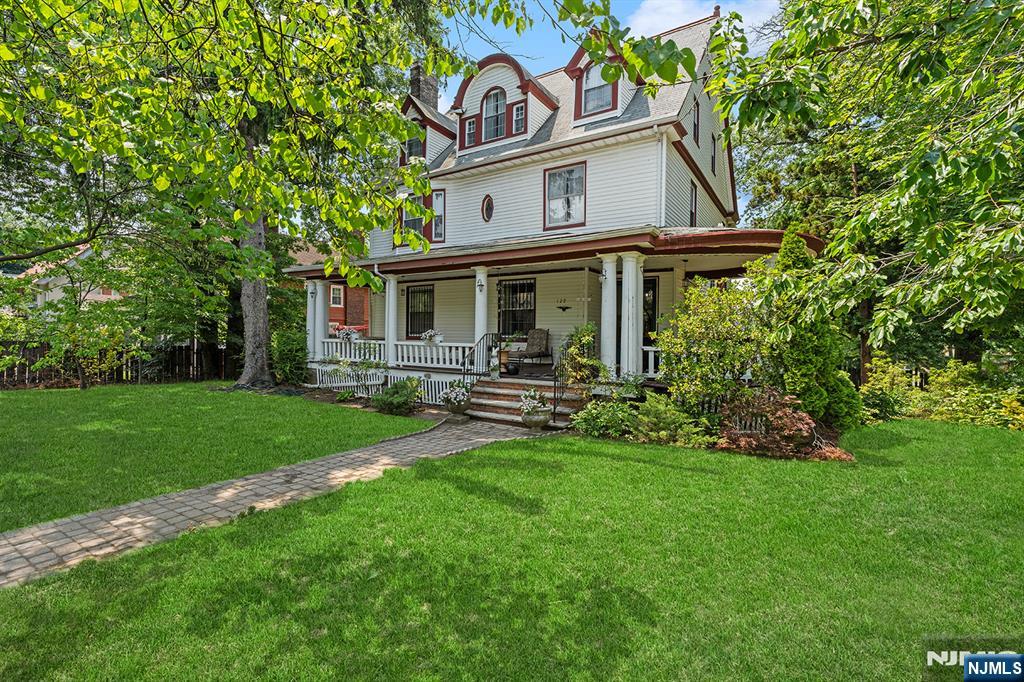 129 Munn Avenue