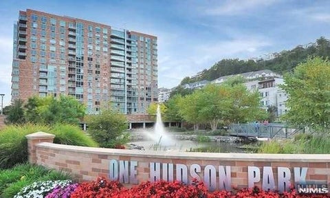 Photo of 1026 Hudson Park #1026, Edgewater, NJ 07020 (MLS # 26027376)