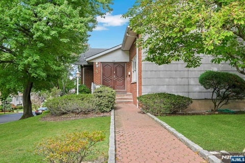 Photo of 139 Middlesex Avenue, Englewood Cliffs, NJ 07632 (MLS # 26038064)