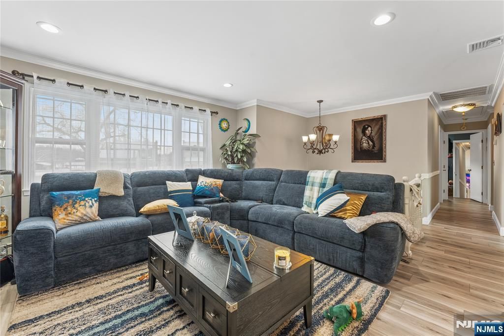 Photo of 9 Chalen Court, Pompton Lakes, NJ 07442 (MLS # 26005121)