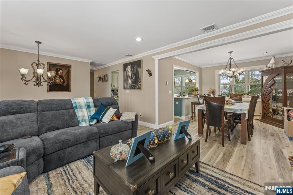 Photo of 9 Chalen Court, Pompton Lakes, NJ 07442 (MLS # 26005121)