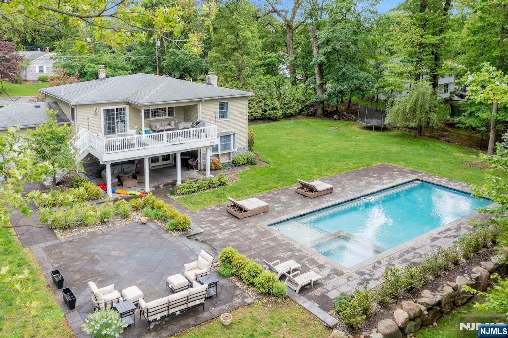 28 Degray Ter, Mahwah, New Jersey - 5 Bedrooms  
3 Bathrooms - 