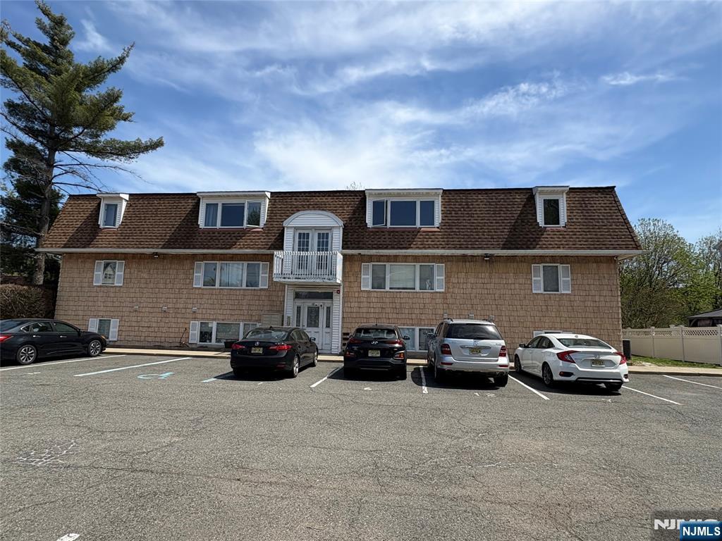 89 Kansas St 3B, Hackensack, New Jersey - 1 Bedrooms  
1 Bathrooms  
3 Rooms - 