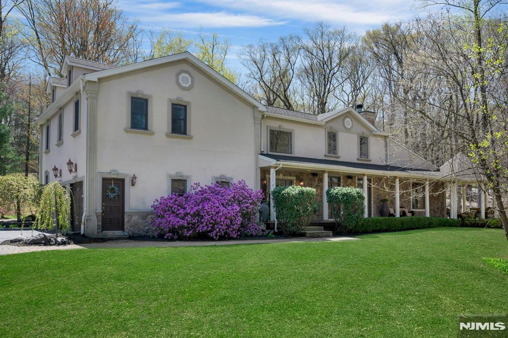 Property for Sale at 132 Brook Valley Road, Kinnelon Borough, New Jersey - Bedrooms: 4 
Bathrooms: 3 
Rooms: 11  - $988,800