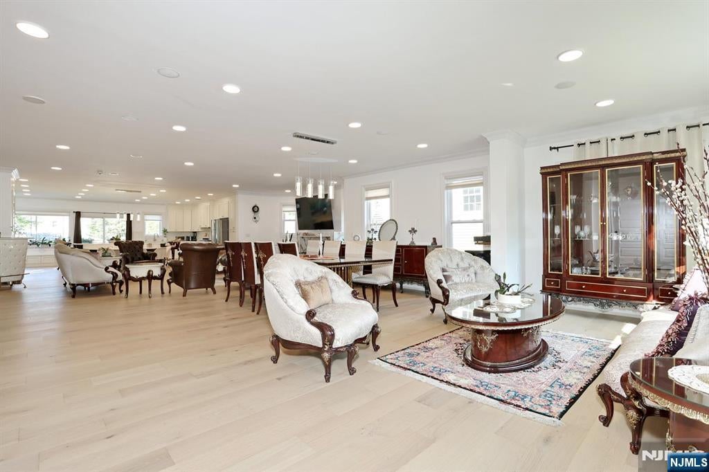 169 Woodward Avenue
