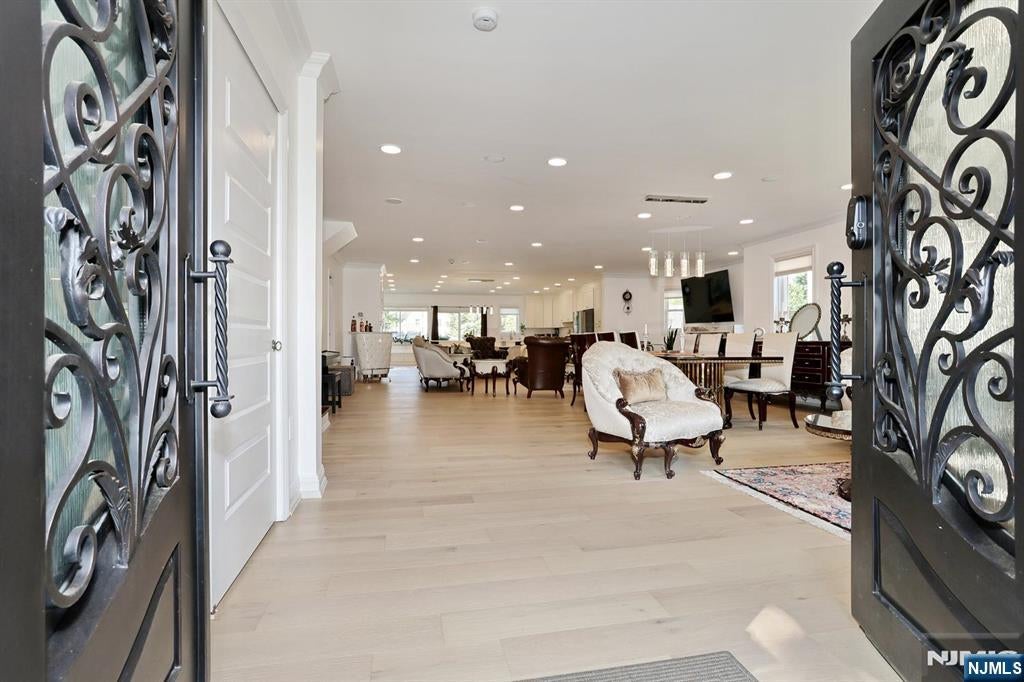 169 Woodward Avenue