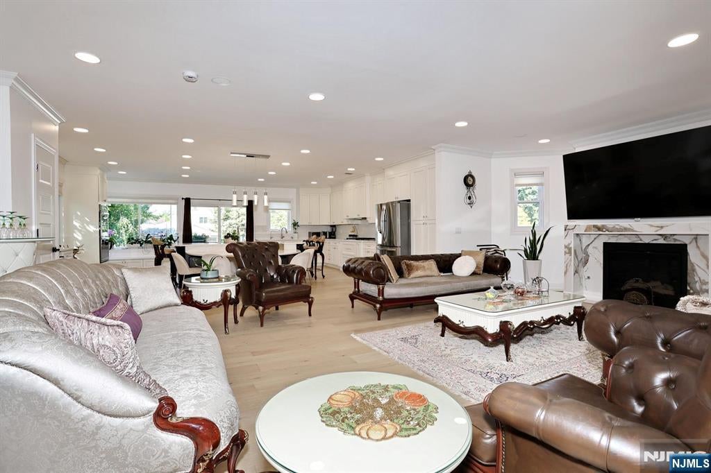 169 Woodward Avenue