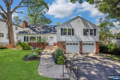 Photo of 9 Edgewood Avenue, West Orange, NJ 07052 (MLS # 26033968)
